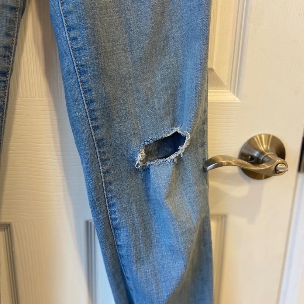 Levi’s High Rise Straight Ripped Jeans - Picture 5 of 7
